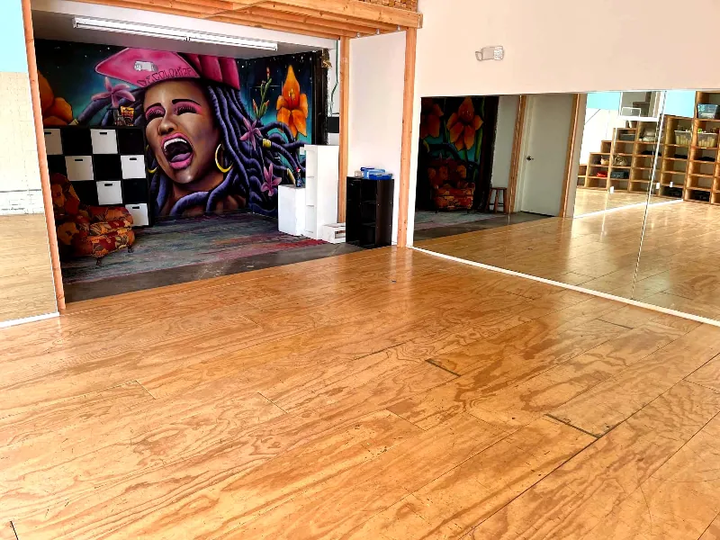 Dance Studio with Natural Light for Events - Gallery image