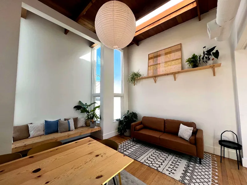 Clubhouse with High Ceilings for Events in Union Street - Gallery image