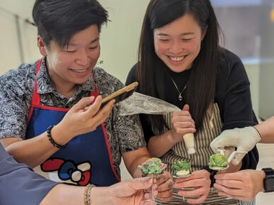 Buttercream Cupcake Decorating Workshop: Succulent Design Experiences in San Francisco - Featured