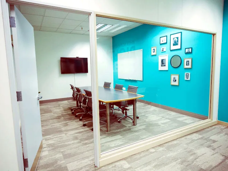 Sophisticated Meeting Room for Celebrations - Gallery image