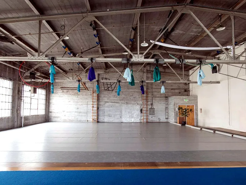 Warehouse with Natural Light for Events - Featured image