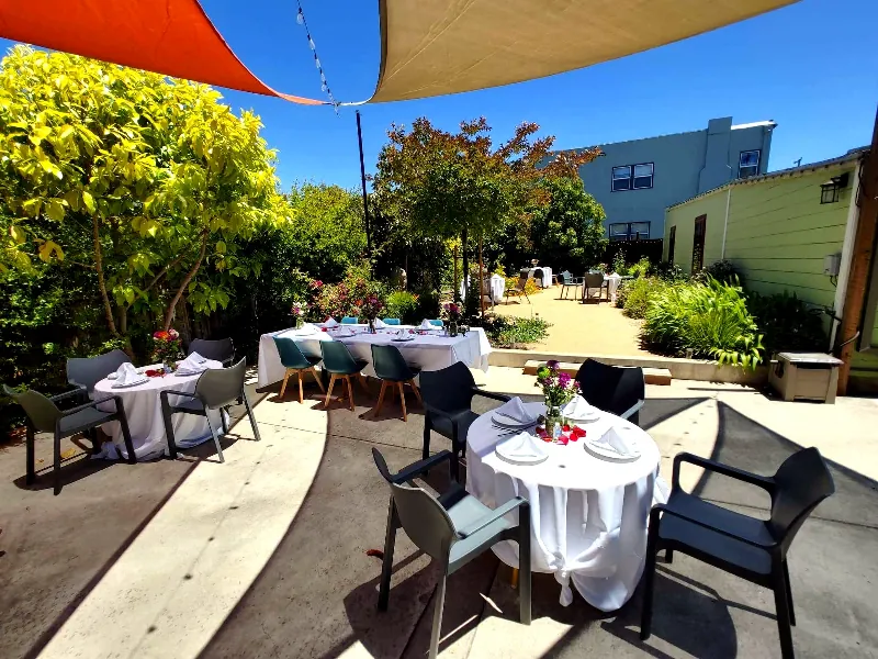 Lounge with Natural Light for Events - Gallery image