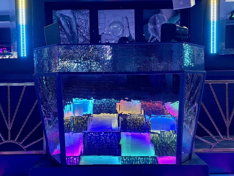 Retro Dual-Concept Nightclub and Bar - Gallery image