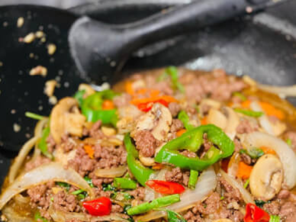 Thai Basil Chicken Cooking Class – A Three-Course Experience