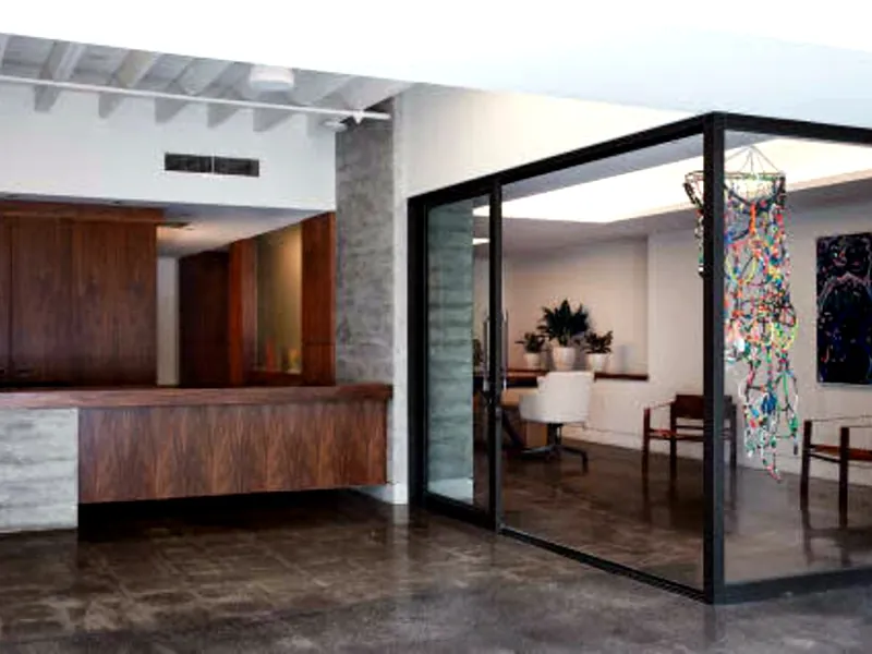 Art Gallery with Skylights and Natural Light - Gallery image