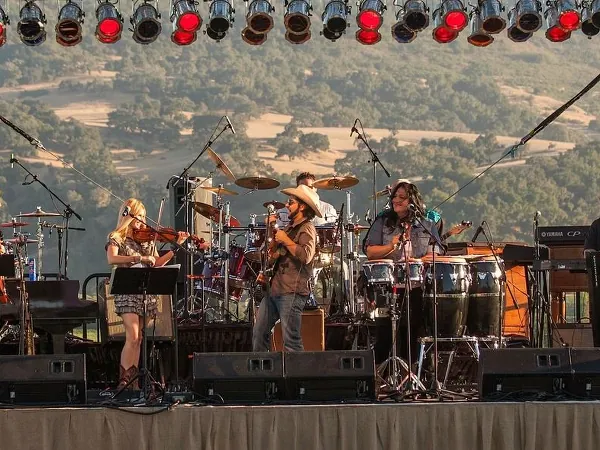 Live Wedding Band with Professional Sound & Lighting - Anniversary - Featured image