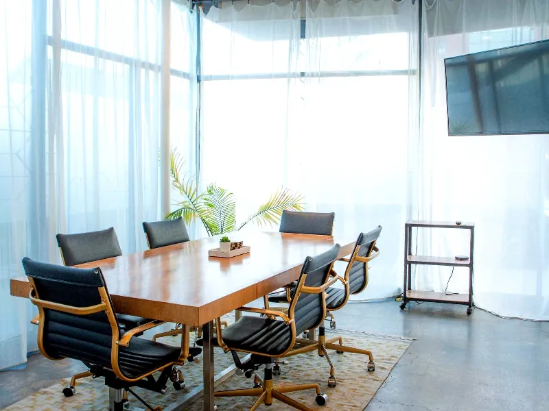 Gorgeous Meeting Room for Gatherings - Gallery image