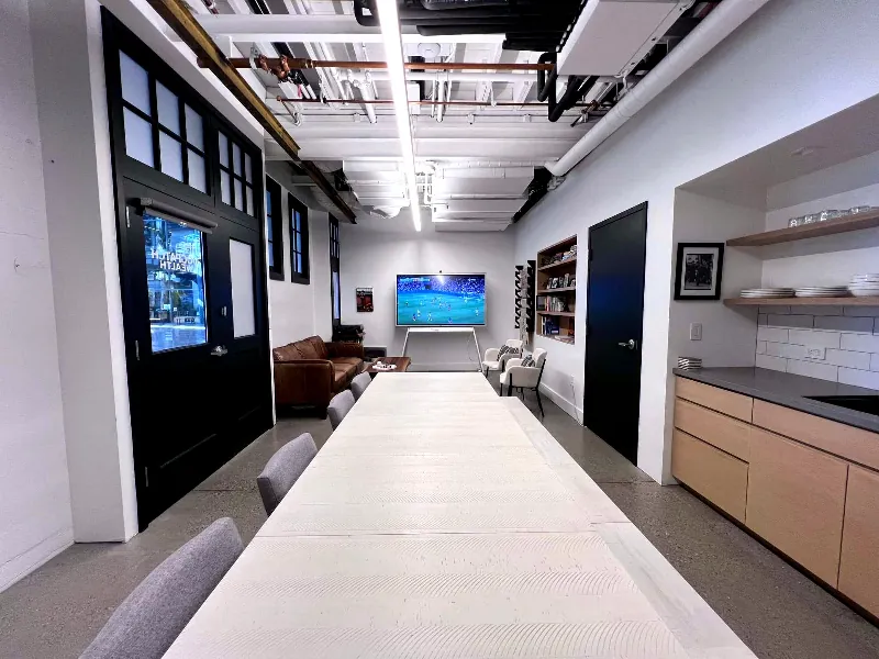 Intimate Meeting Room for Events in Central Waterfront - Gallery image