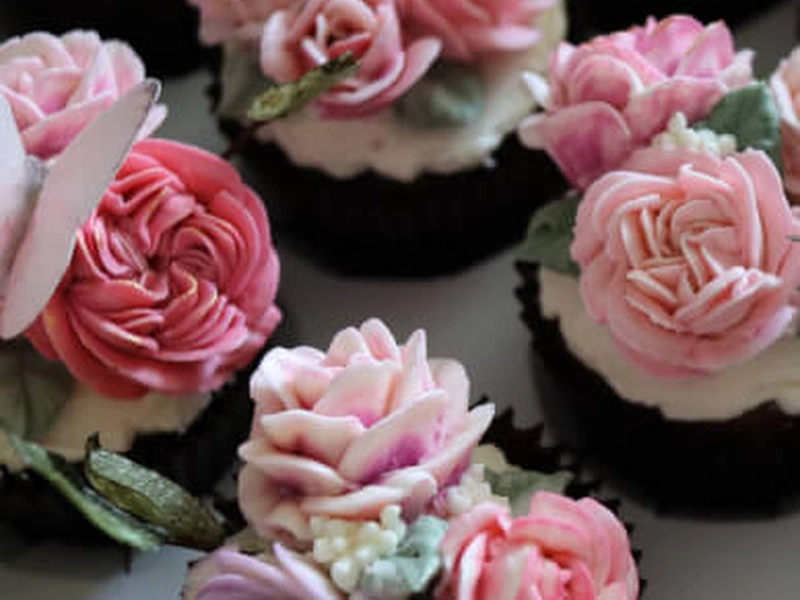 Buttercream Cupcake Decorating Workshop: Roses, Daisies/Scabiosa - Gallery image