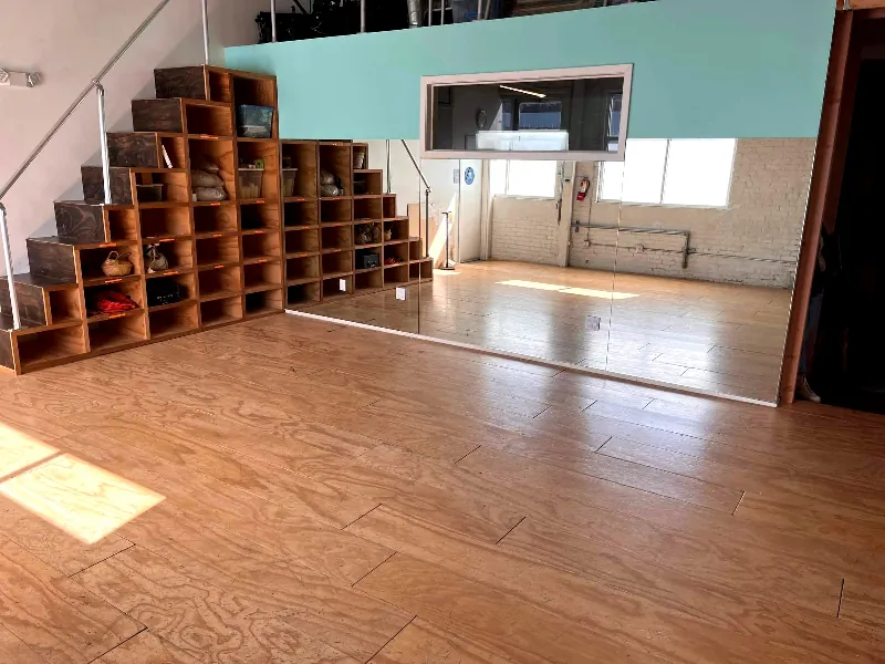 Dance Studio with Natural Light for Events - Gallery image