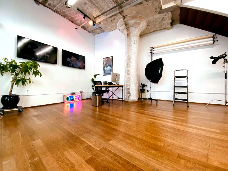 Design Studio with High Ceilings for Events in South Kennedy Tract - Featured image