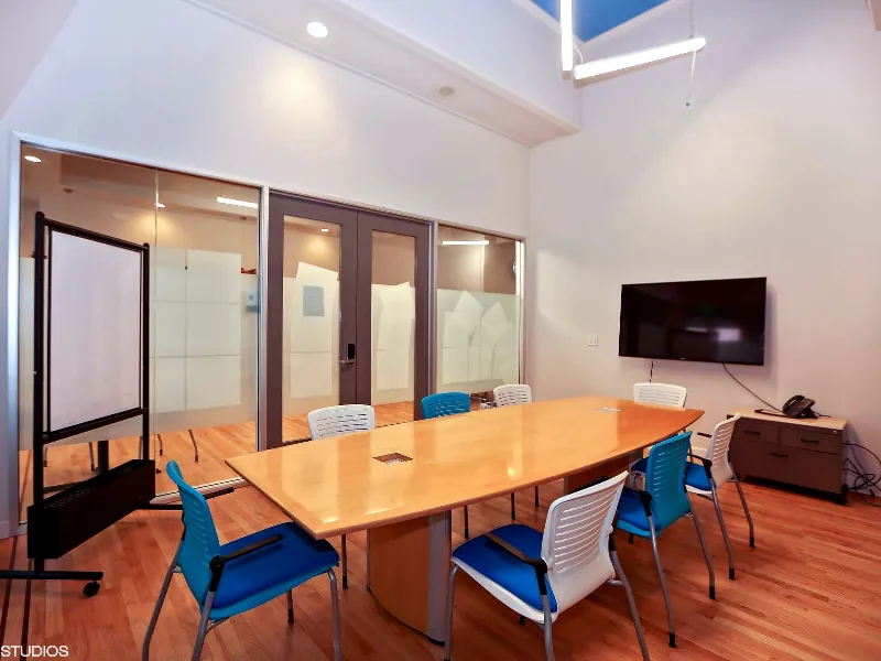 Intimate Meeting Room for Events in Heritage District - Gallery image