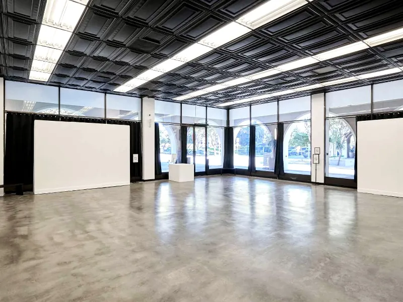Art Gallery with Floor-to-Ceiling Windows in Northern Waterfront - Gallery image