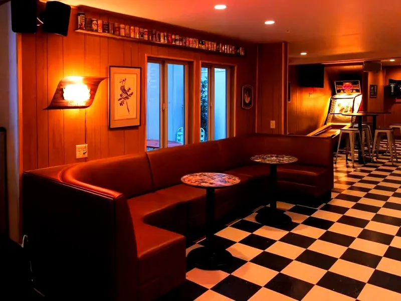 Inviting Bar & Lounge for Celebrations in Marina - Featured image