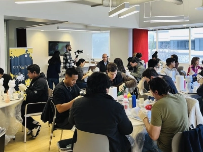 Fluid Art Bear Painting Workshop (Instructor Travels to You) Experiences - Featured