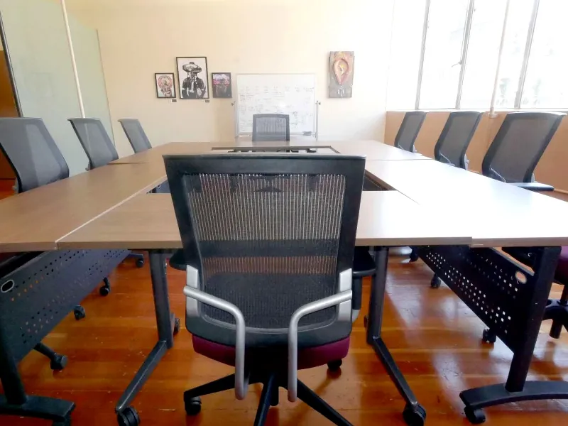 Enchanting Meeting Room for Gatherings - Gallery image