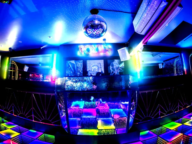 Striking Bar & Lounge for Celebrations in Marina - Gallery image