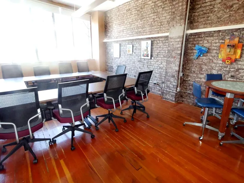 Enchanting Meeting Room for Gatherings in Oakland - Featured image