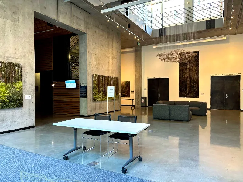 Meeting Room with Natural Light for Events - Gallery image