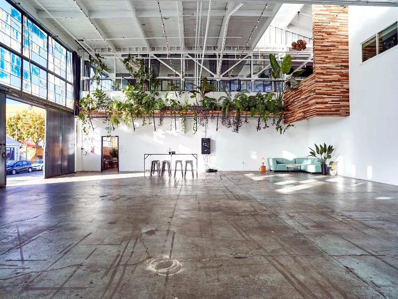 Photo Studio with High Ceilings for Events - Gallery image