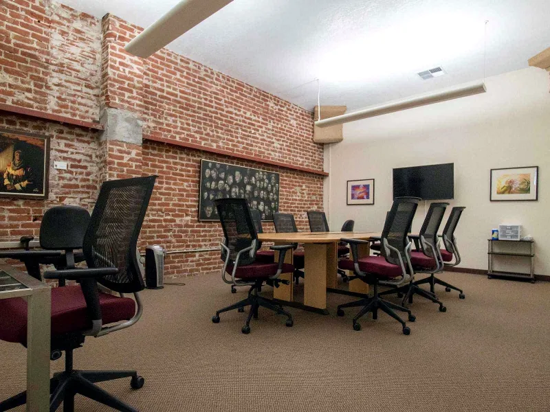 Breathtaking Meeting Room for Special Occasions - Gallery image