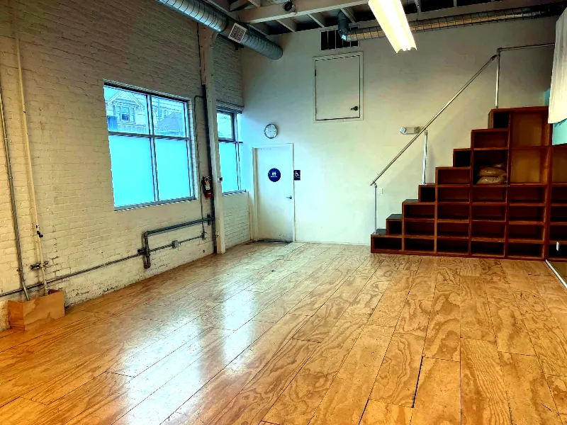 Dance Studio with Natural Light for Events - Gallery image