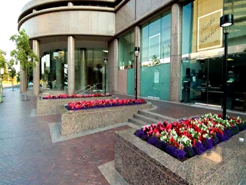 Captivating Meeting Room for Celebrations - Gallery image