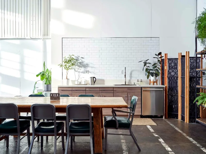 Photo Studio with Skylights and Natural Light - Gallery image