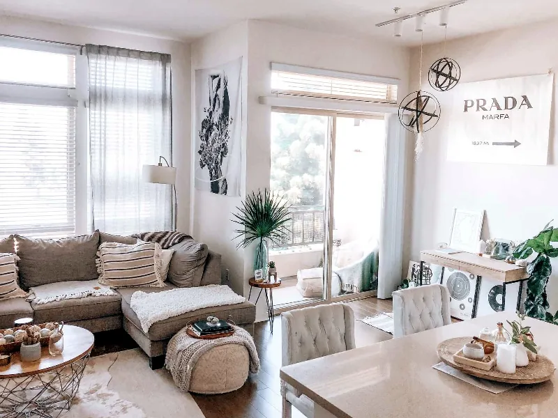 Loft with Vaulted Ceilings and Natural Light - Gallery image