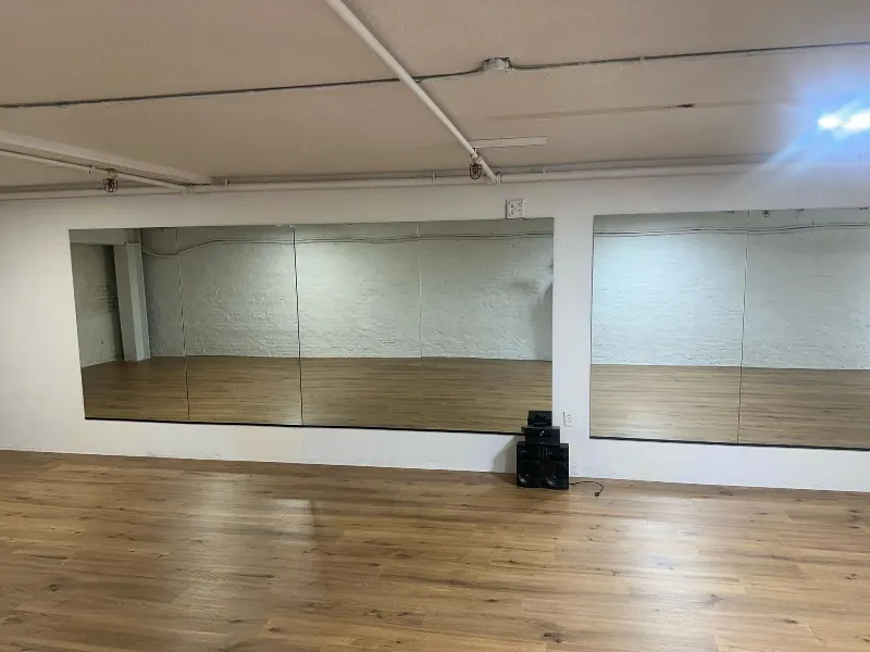 Spacious Mirrored Dance Studio Basement - Gallery image