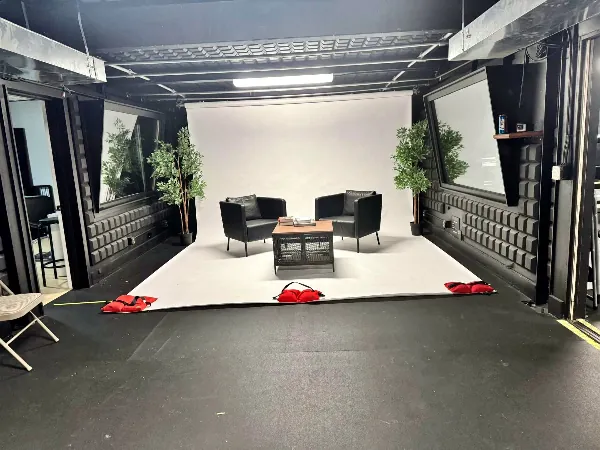 Intimate Photo & Video Studio | Celebrate in Northern Waterfront - Holiday Party in San Francisco - Featured image