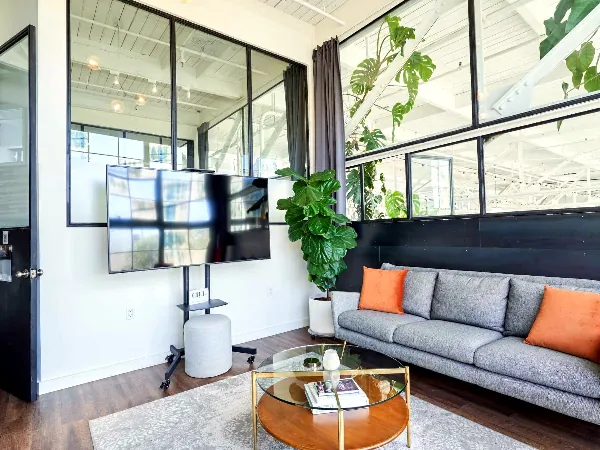 Stunning Lounge for Celebrations - Holiday Party in Berkeley - Featured image