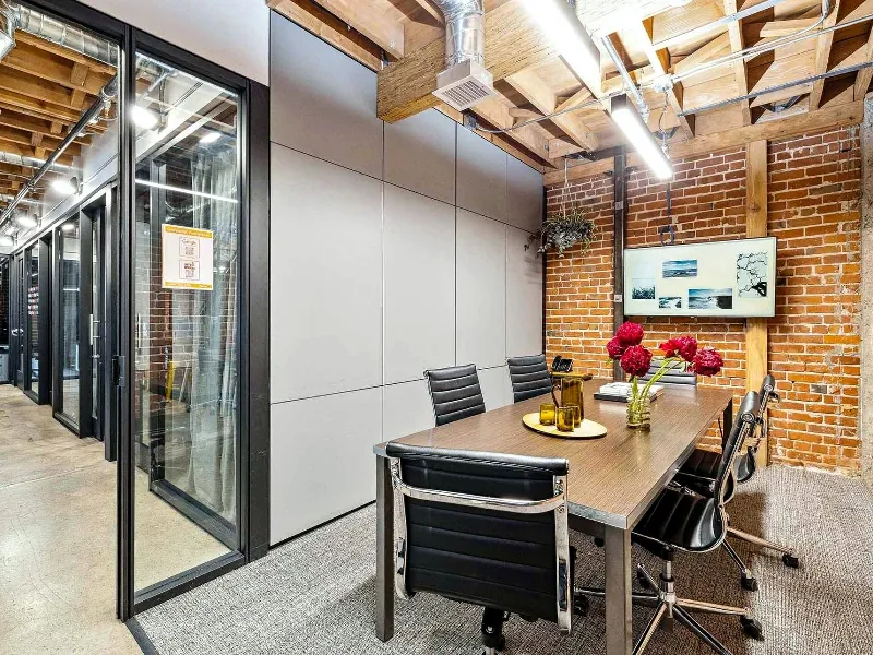 Intimate Meeting Room for Gatherings in Temescal - Gallery image