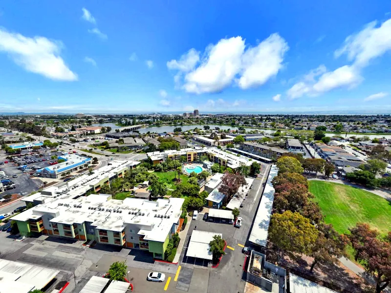 Sophisticated Meeting Room for Your Next Event - Featured image