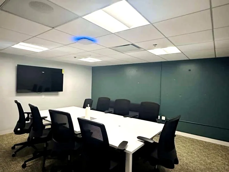 Intimate Meeting Room for Hosting in Downtown North - Gallery image