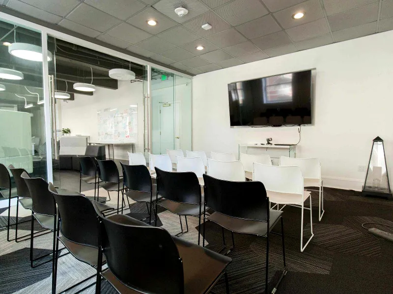 Meeting Room with Natural Light for Events in Lower Nob Hill - Gallery image
