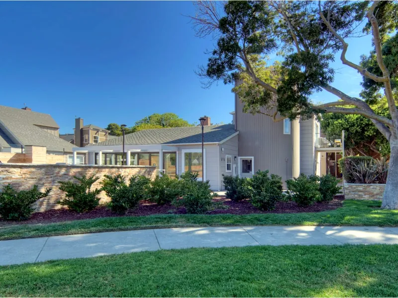Intimate Clubhouse for Gatherings in Redwood Shores - Gallery image