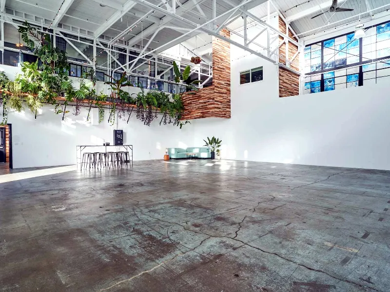 Photo Studio with High Ceilings for Events - Gallery image