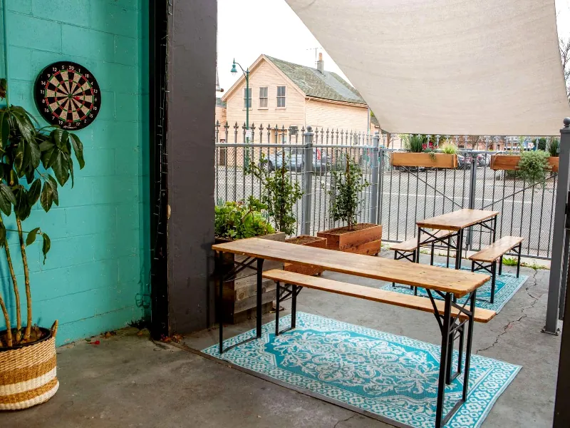 Gorgeous Meeting Room for Gatherings - Featured image