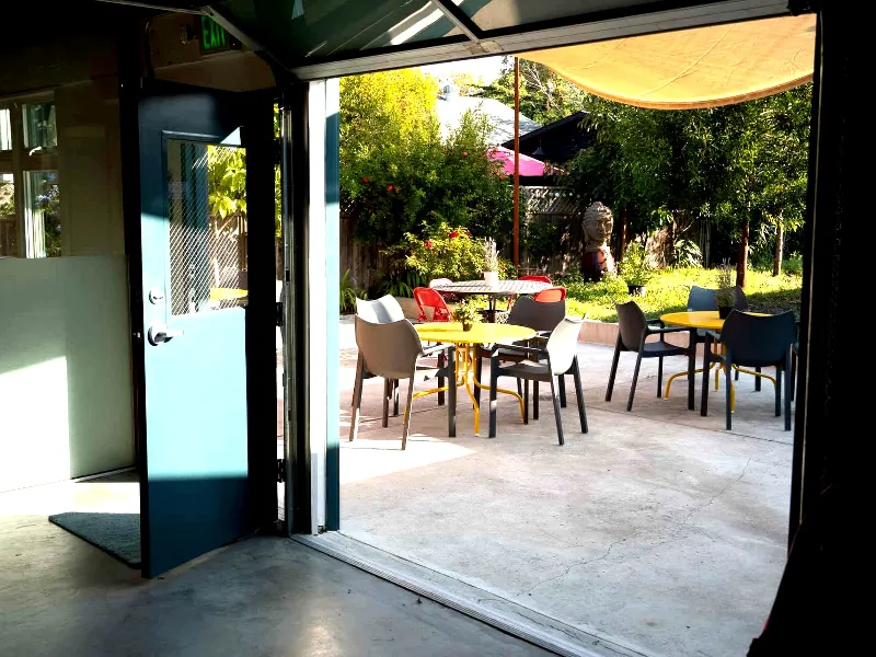 Lounge with Natural Light for Events - Gallery image