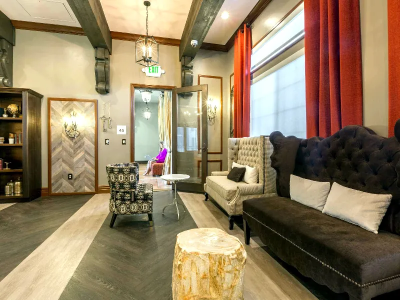 Sophisticated Clubhouse for Events - Gallery image