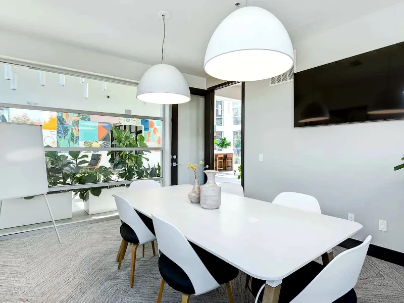 Sophisticated Meeting Room for Your Next Event - Gallery image