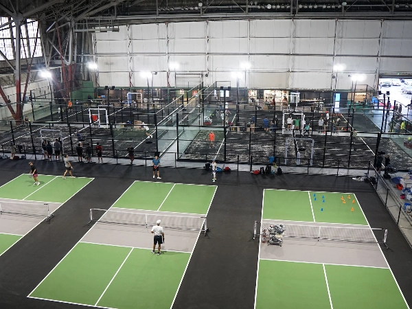 2 Padel Courts (3 hrs) + Combo Catering
