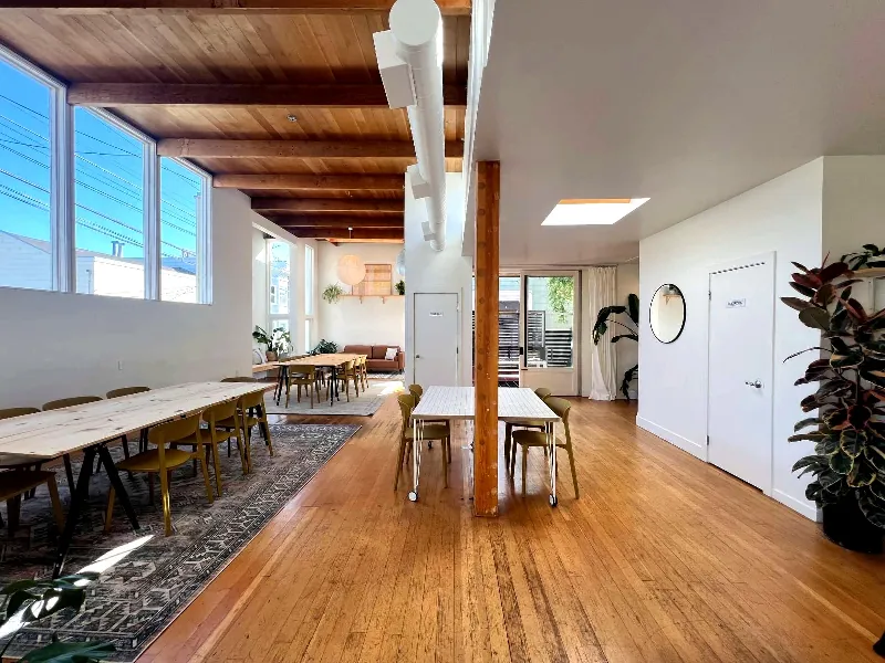 Clubhouse with High Ceilings for Events in Union Street - Gallery image