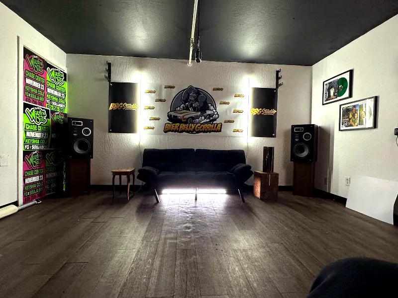 Intimate Photo & Video Studio for Events in Southwest Annex - Gallery image