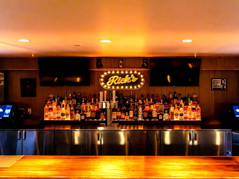 Inviting Bar & Lounge for Celebrations in Marina - Gallery image