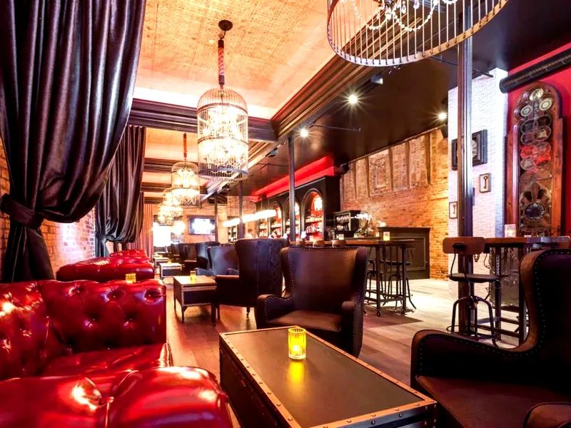 Expansive Bar & Lounge for Gatherings in Financial District - Gallery image