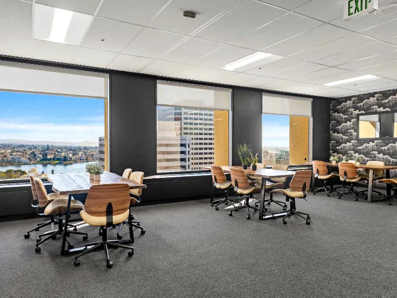 Captivating Meeting Room for Celebrations - Gallery image