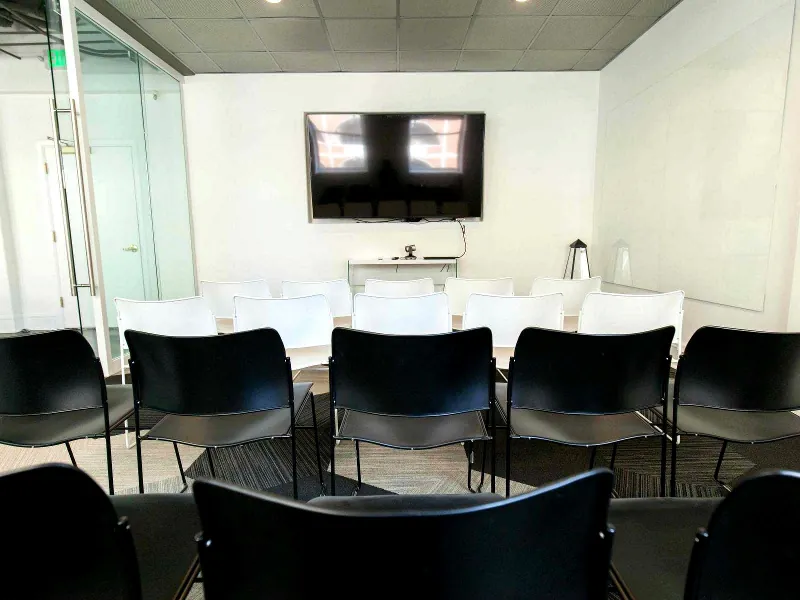 Meeting Room with Natural Light for Events in Lower Nob Hill - Gallery image